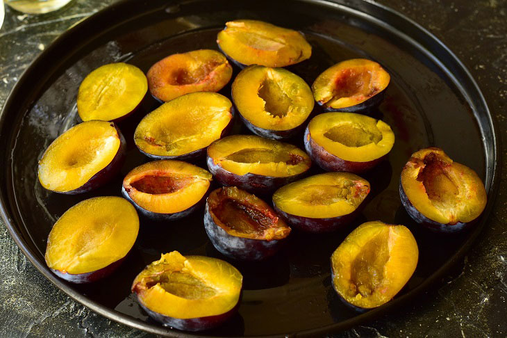 Caramel plum for the winter - juicy and tasty preparation