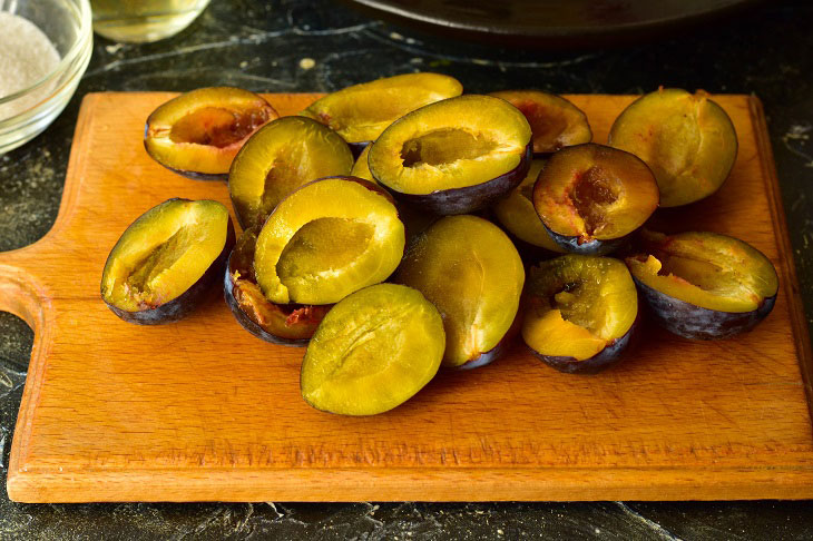 Caramel plum for the winter - juicy and tasty preparation