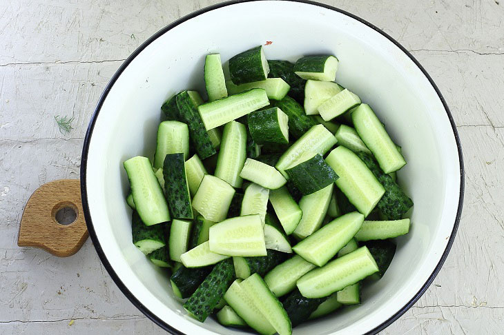 Salad "Fly away" from cucumbers for the winter - a simple and tasty preparation