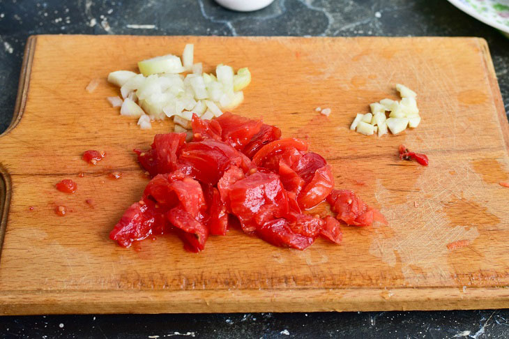 Salad of beets and carrots for the winter - a beautiful and healthy preparation