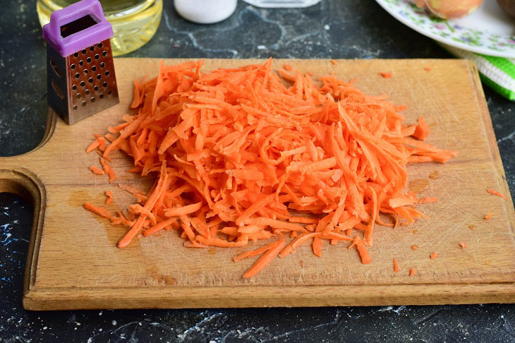 Salad of beets and carrots for the winter - a beautiful and healthy preparation