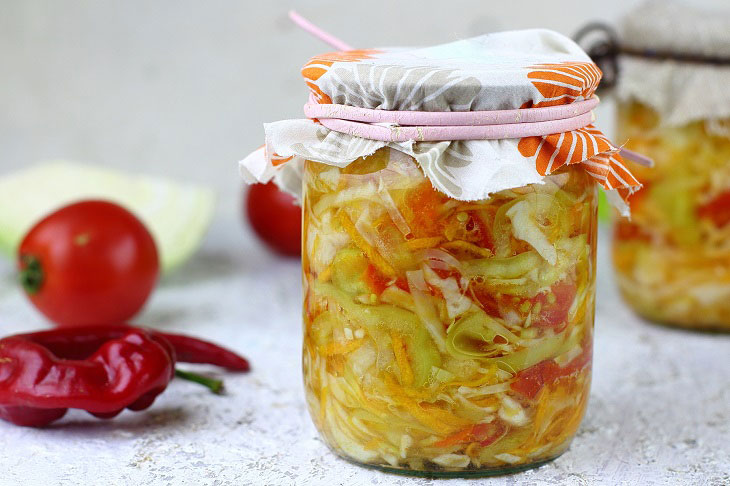 Cabbage salad for the winter - a useful and budgetary preparation