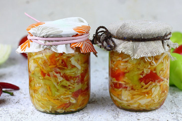 Cabbage salad for the winter - a useful and budgetary preparation