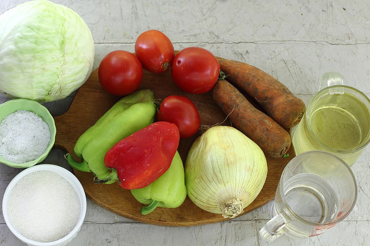 Cabbage salad for the winter - a useful and budgetary preparation