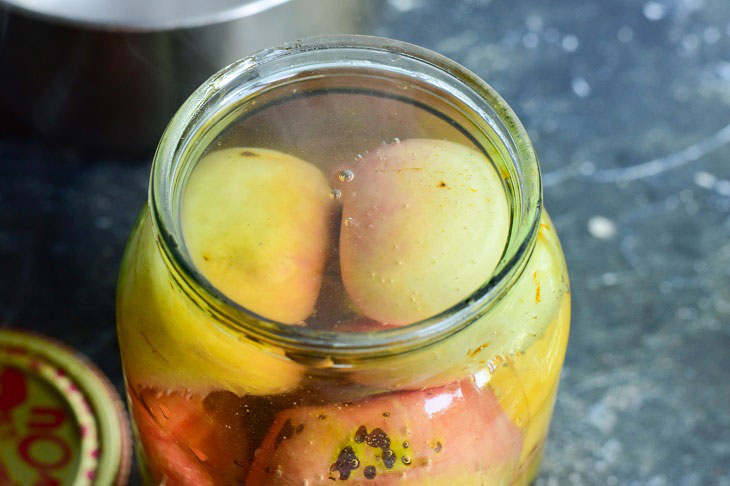 Canned apples for the winter - tasty, healthy and simple