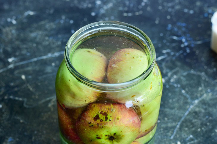 Canned apples for the winter - tasty, healthy and simple
