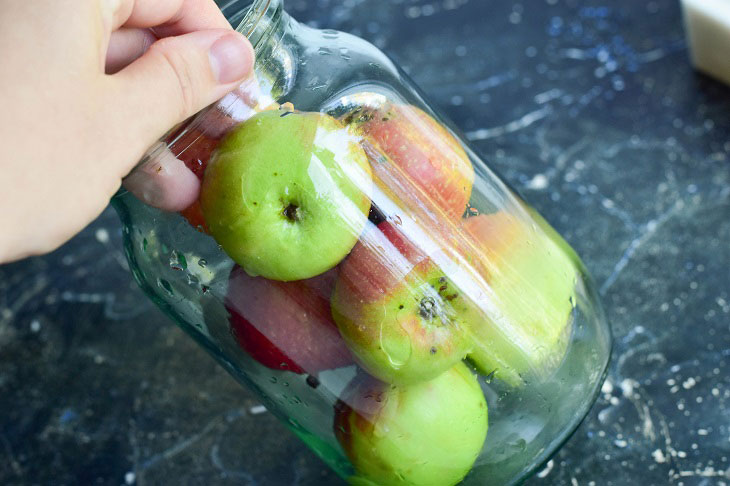 Canned apples for the winter - tasty, healthy and simple