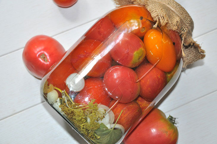 Barrel tomatoes in a jar - fragrant and savory preparation