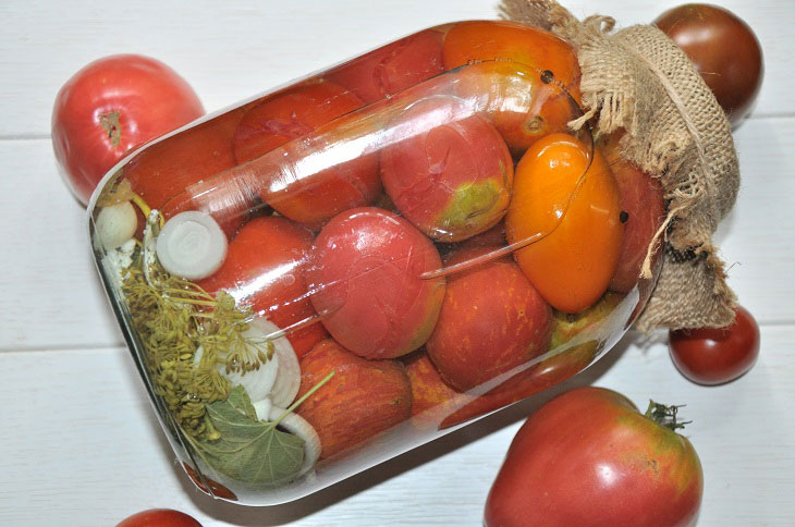 Barrel tomatoes in a jar - fragrant and savory preparation