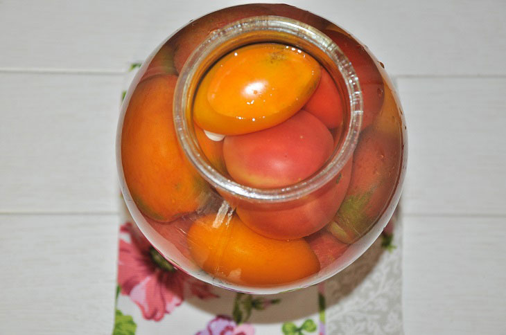 Barrel tomatoes in a jar - fragrant and savory preparation