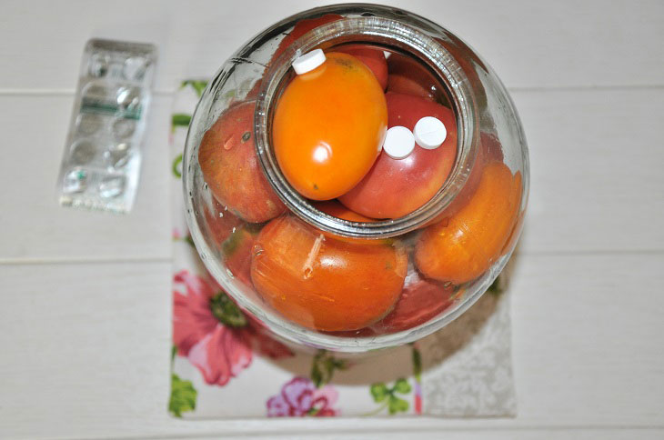 Barrel tomatoes in a jar - fragrant and savory preparation