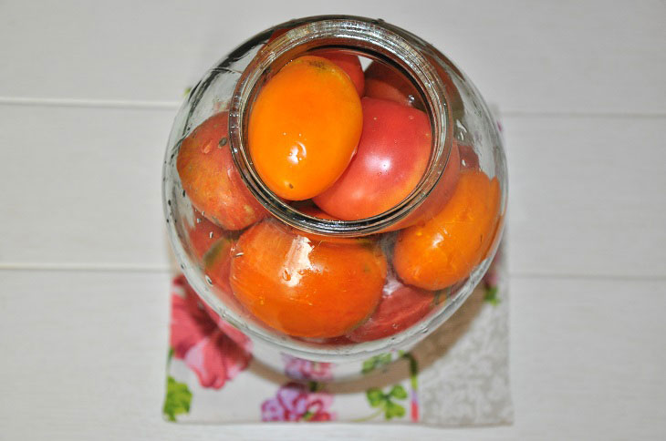 Barrel tomatoes in a jar - fragrant and savory preparation