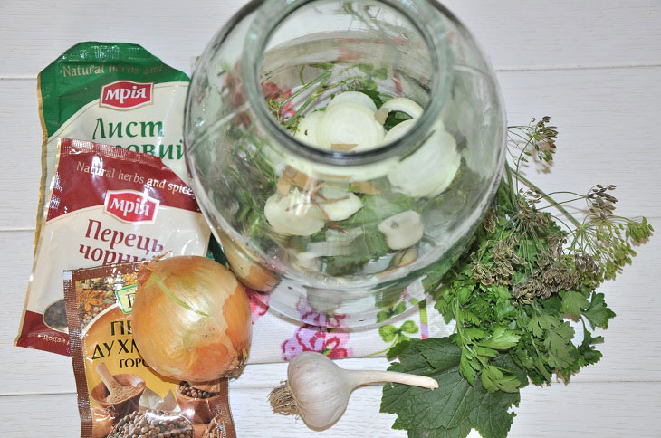 Barrel tomatoes in a jar - fragrant and savory preparation