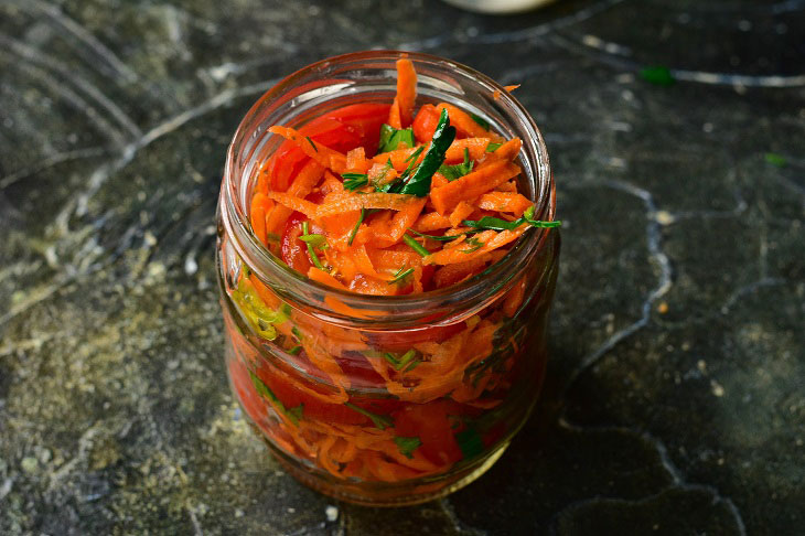 Salad of tomatoes and peppers - a great preparation for the winter