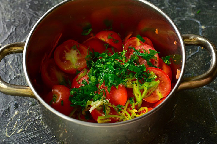Salad of tomatoes and peppers - a great preparation for the winter