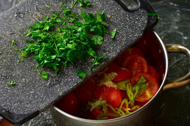 Salad of tomatoes and peppers - a great preparation for the winter