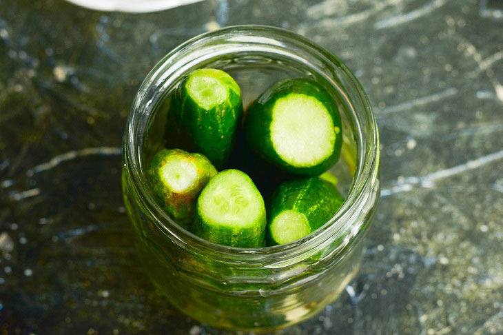 Cucumbers "Molodenovskie" for the winter - spicy and crispy