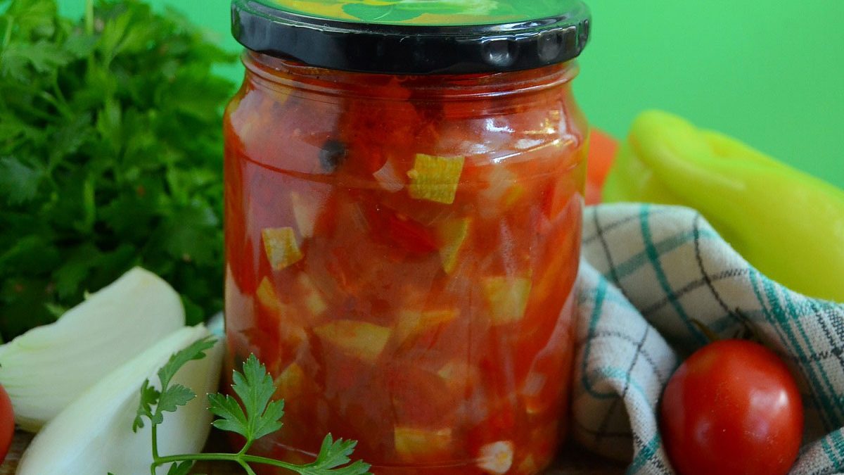 Sweet pepper lecho with zucchini – tasty and fragrant