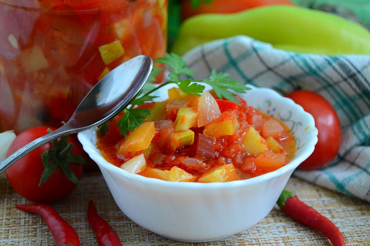 Sweet pepper lecho with zucchini - tasty and fragrant