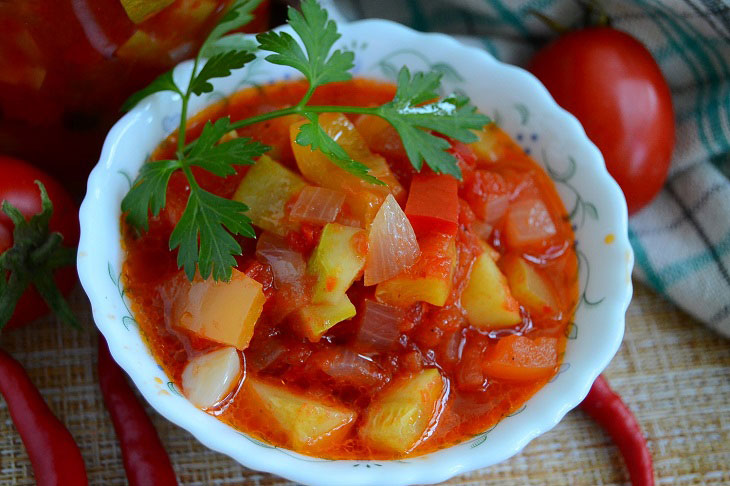 Sweet pepper lecho with zucchini - tasty and fragrant