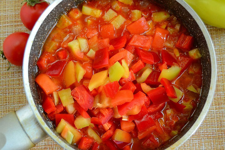 Sweet pepper lecho with zucchini - tasty and fragrant