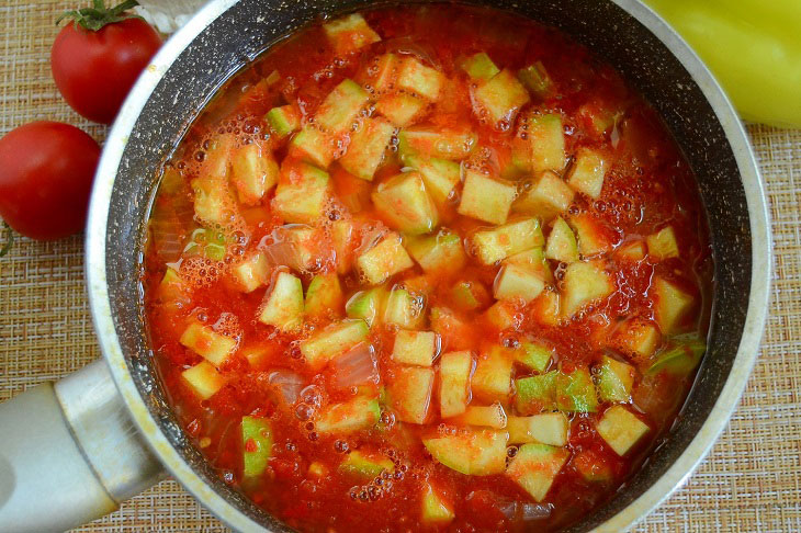 Sweet pepper lecho with zucchini - tasty and fragrant