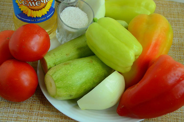 Sweet pepper lecho with zucchini - tasty and fragrant