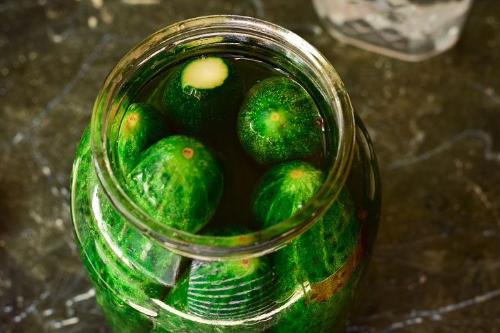 Cucumbers for the winter "Aunt Galya" - a special aroma and taste