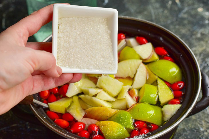 Compote "Vitamin" from rose hips and apples - healthy and tasty