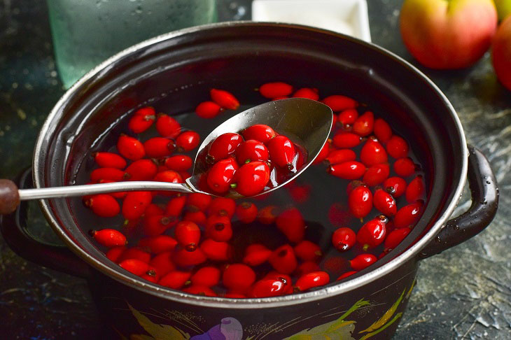 Compote "Vitamin" from rose hips and apples - healthy and tasty