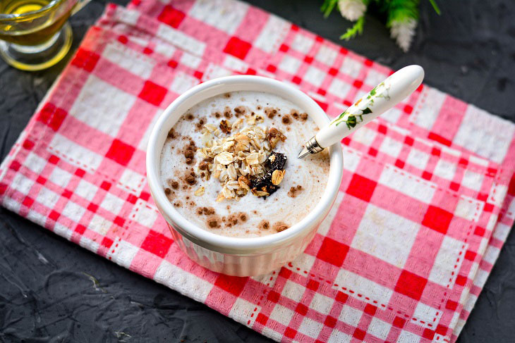 Kefir with prunes, oatmeal and linseed oil is a great recipe for weight loss