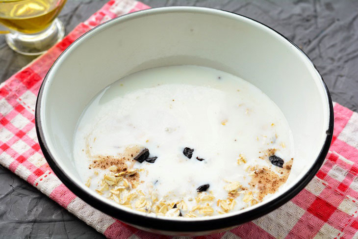 Kefir with prunes, oatmeal and linseed oil is a great recipe for weight loss