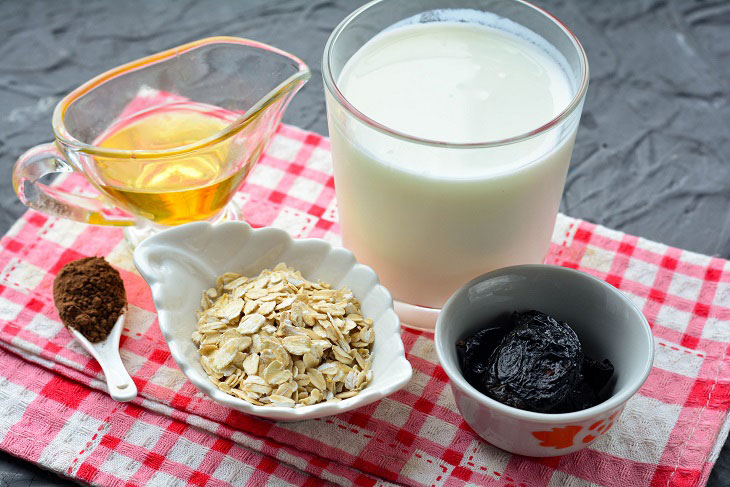 Kefir with prunes, oatmeal and linseed oil is a great recipe for weight loss