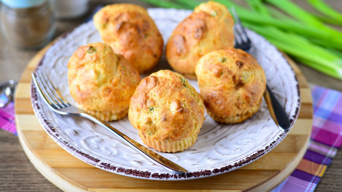Cheese muffins with green onions – a delicious and original snack