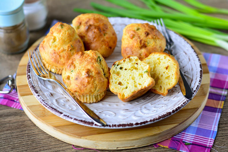 Cheese muffins with green onions - a delicious and original snack