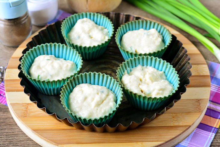 Cheese muffins with green onions - a delicious and original snack