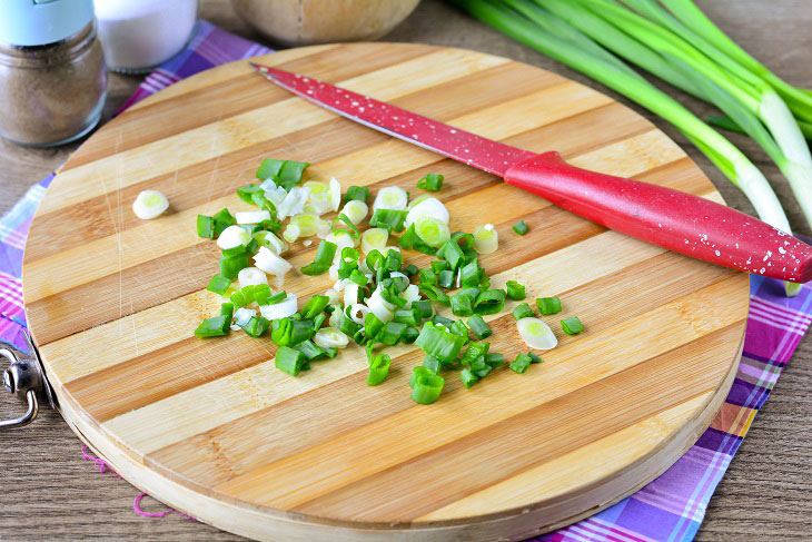 Cheese muffins with green onions - a delicious and original snack