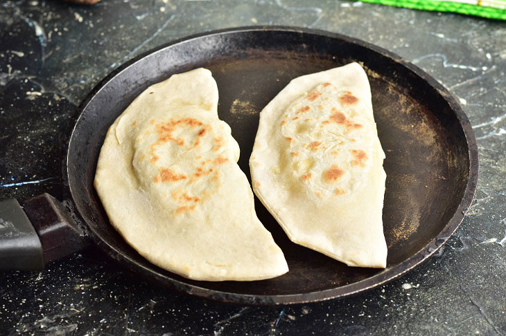 Miracle with cottage cheese and herbs - delicious Dagestan-style cakes