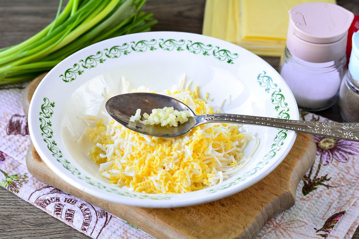 Appetizer "Calla" from processed cheese - tasty, beautiful and original