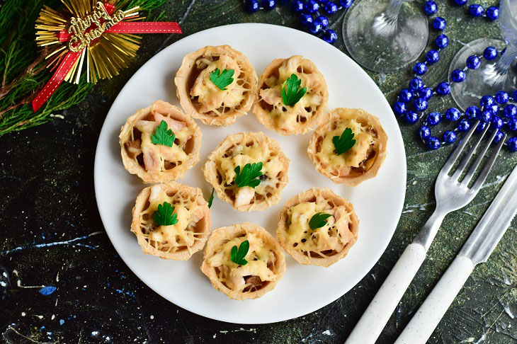 Chicken and mushroom tarts - a simple and elegant appetizer