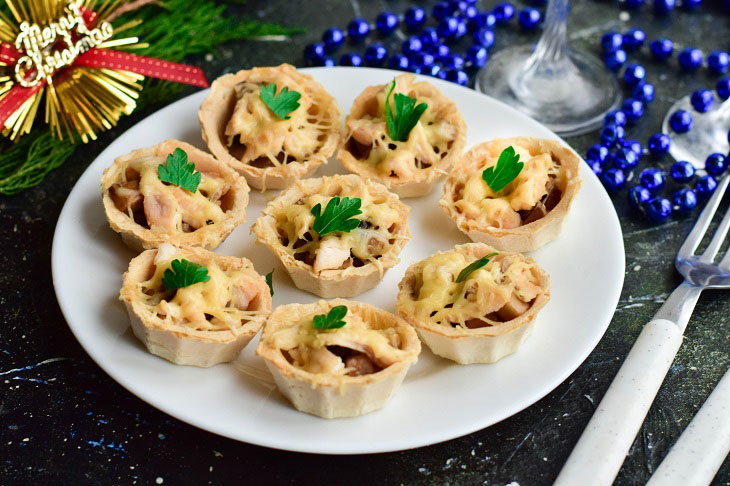 Chicken and mushroom tarts - a simple and elegant appetizer