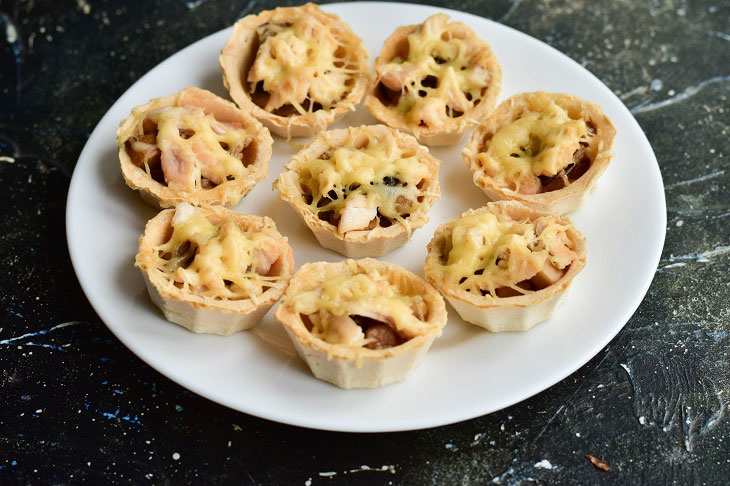 Chicken and mushroom tarts - a simple and elegant appetizer