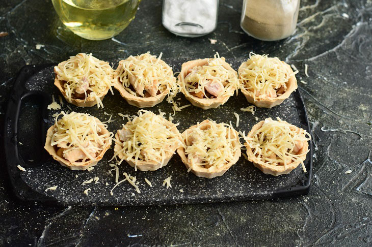 Chicken and mushroom tarts - a simple and elegant appetizer