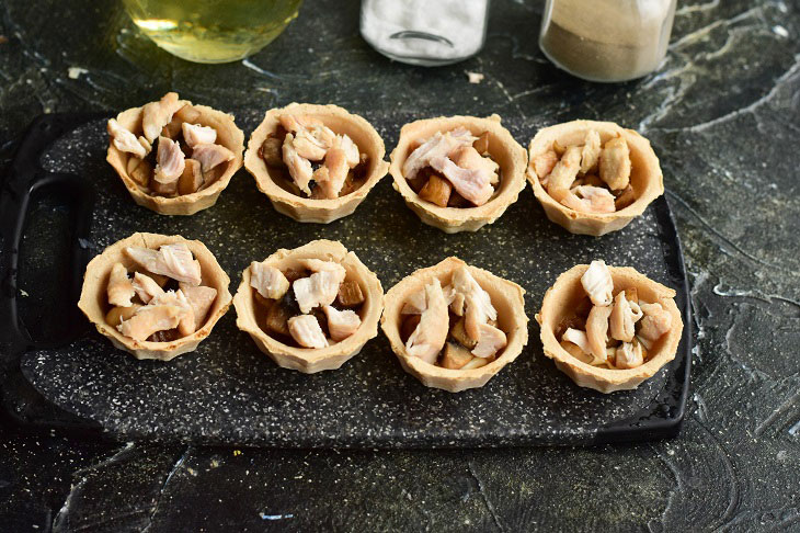 Chicken and mushroom tarts - a simple and elegant appetizer