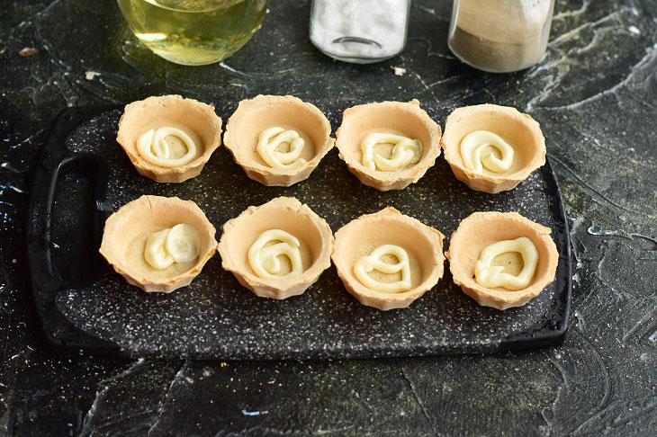 Chicken and mushroom tarts - a simple and elegant appetizer