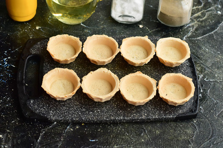 Chicken and mushroom tarts - a simple and elegant appetizer