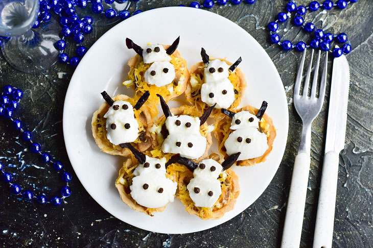 Snack in tartlets "Bulls" on the New Year's table - original and festive