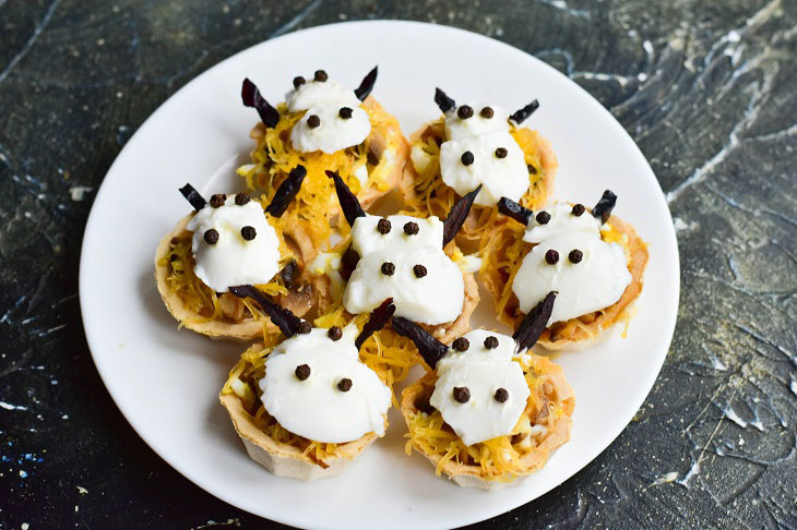 Snack in tartlets "Bulls" on the New Year's table - original and festive