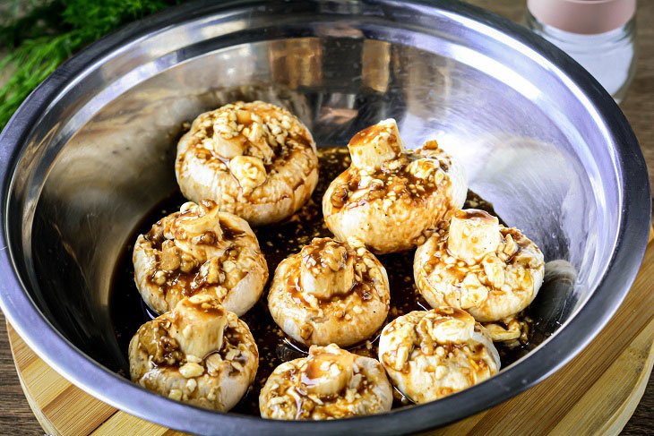 Whole mushrooms in the oven - a juicy and tasty snack