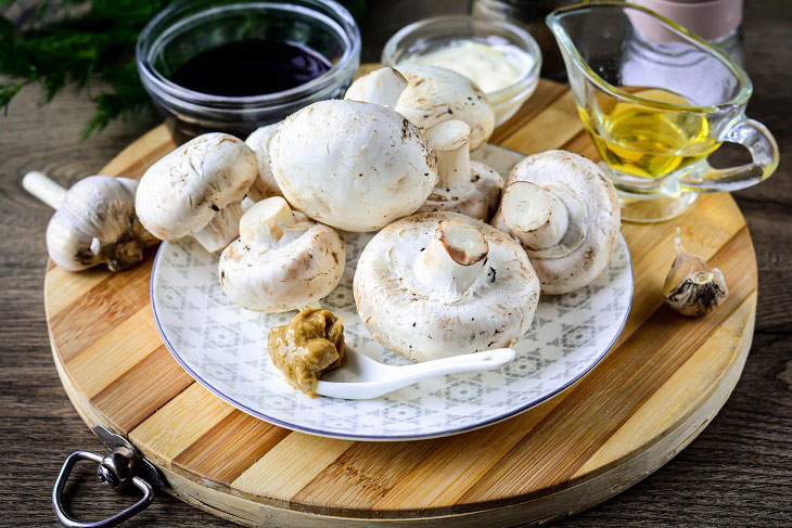 Whole mushrooms in the oven - a juicy and tasty snack